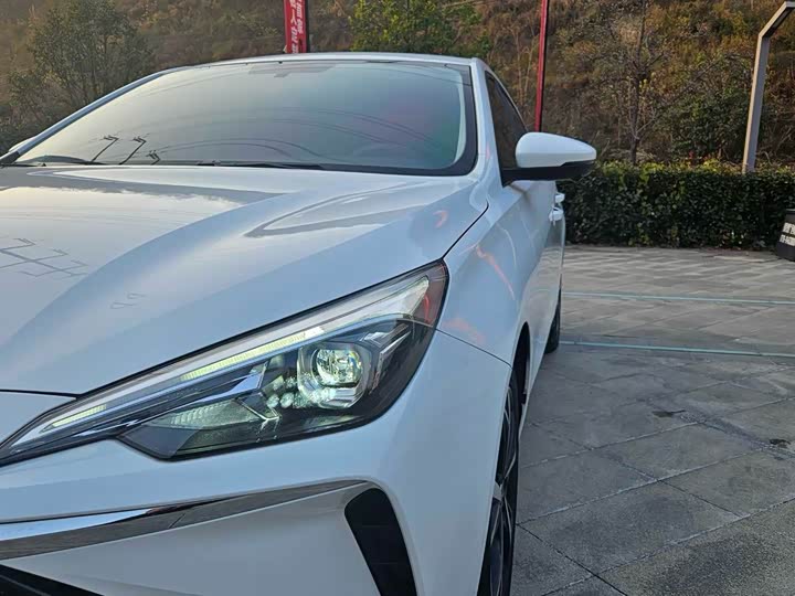 Фото 6 - Roewe i5