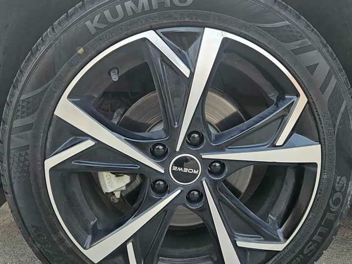 Фото 9 - Roewe i5