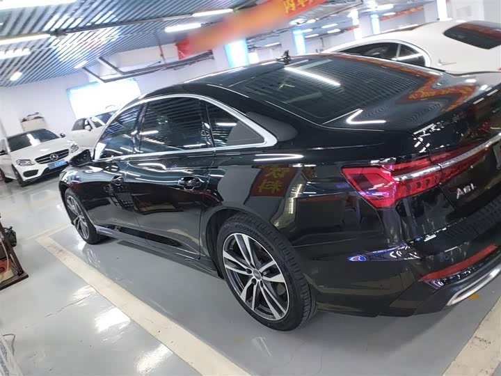 Фото 5 - Audi A6L