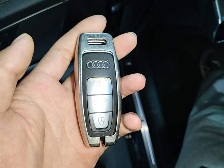 Фото 9 - Audi A6L