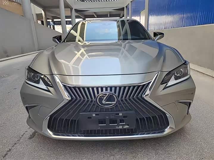 Фото 3 - Lexus ES