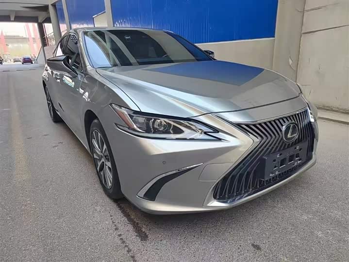 Фото 4 - Lexus ES