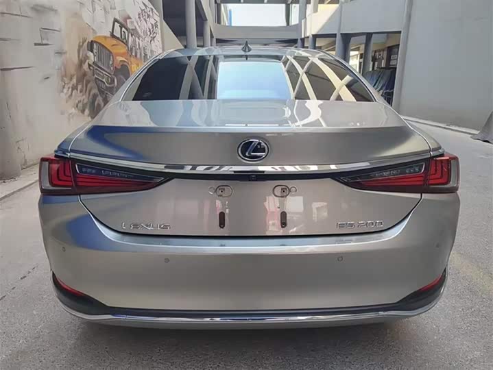 Фото 6 - Lexus ES