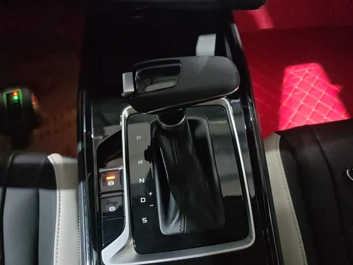 Фото 14 - Bestune B70