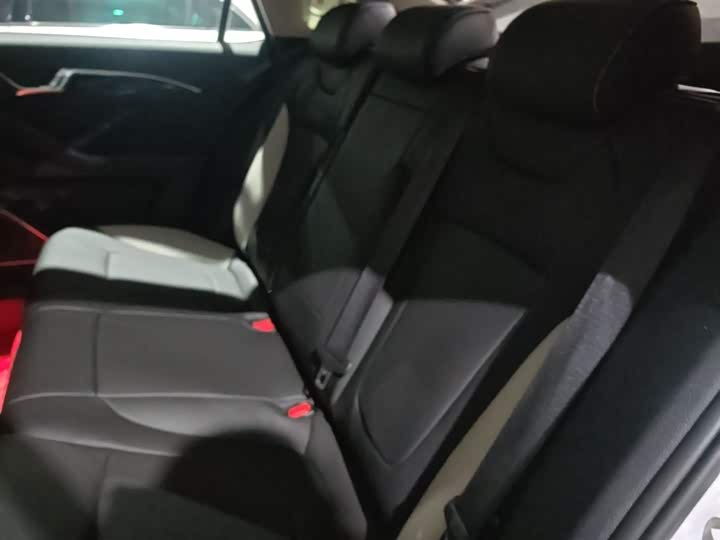 Фото 17 - Bestune B70