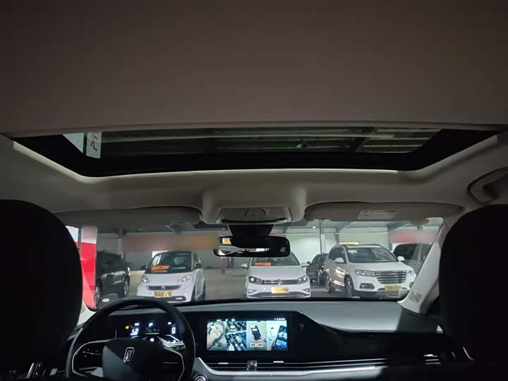 Фото 18 - Bestune B70