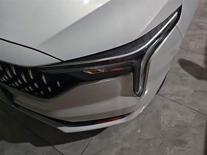 Фото 24 - Bestune B70