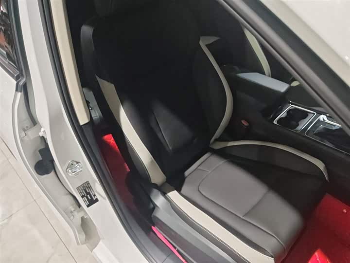 Фото 25 - Bestune B70