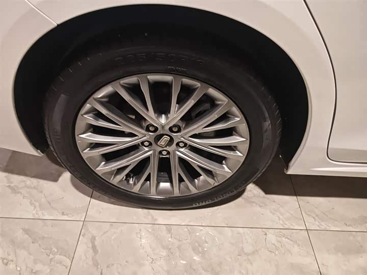 Фото 26 - Bestune B70