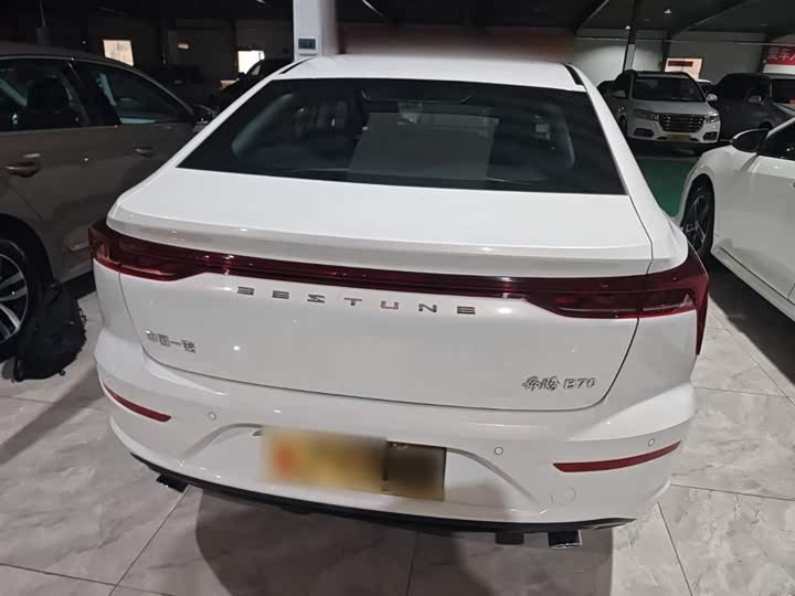 Фото 6 - Bestune B70