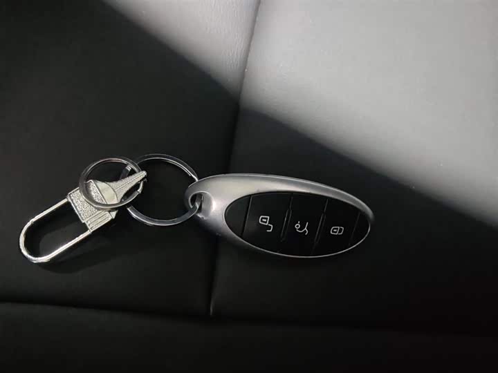 Фото 9 - Bestune B70