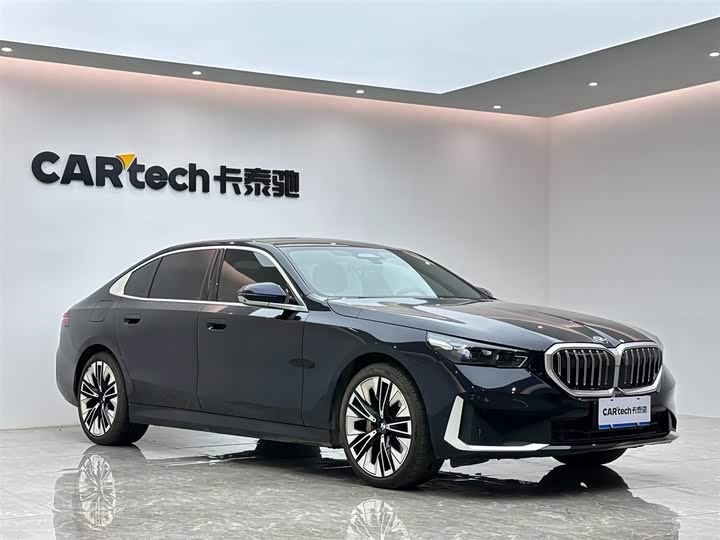Фото 6 - BMW 5 Series