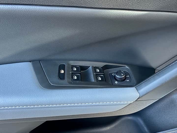 Фото 4 - Volkswagen Lavida