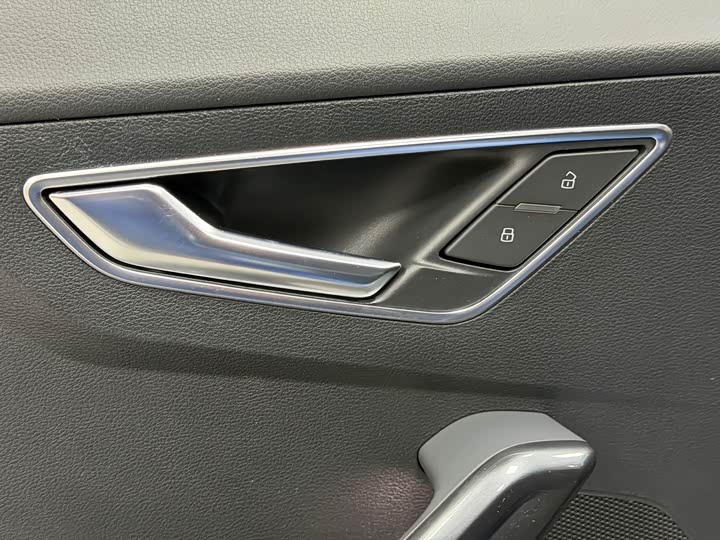 Фото 10 - Audi Q2L