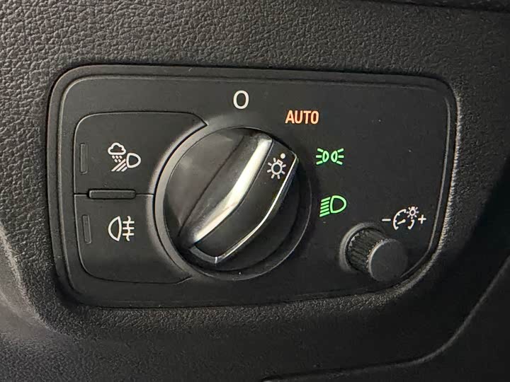 Фото 11 - Audi Q2L