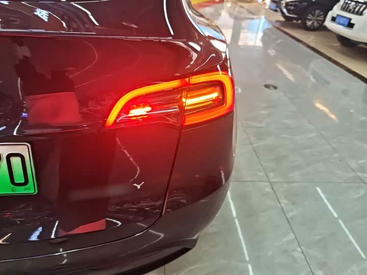 Фото 8 - Tesla Model Y