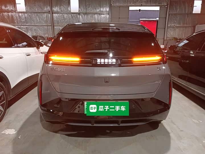 Фото 6 - Zeekr X