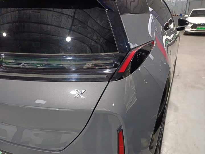 Фото 8 - Zeekr X