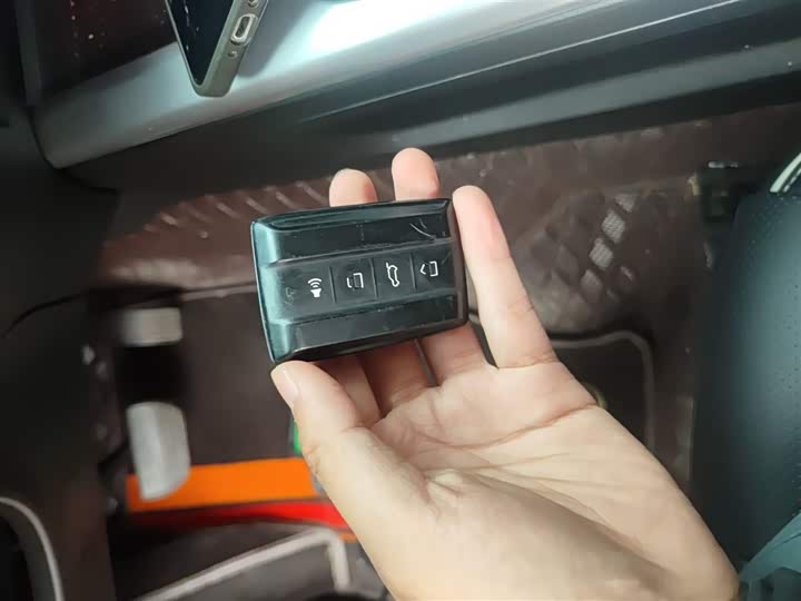 Фото 9 - Tank 300