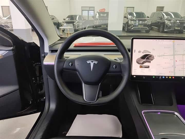 Фото 11 - Tesla Model 3