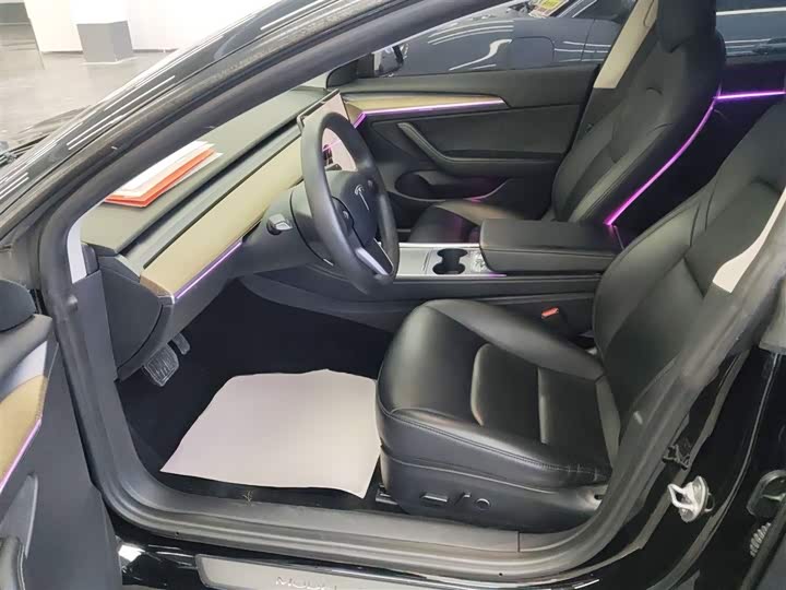 Фото 15 - Tesla Model 3