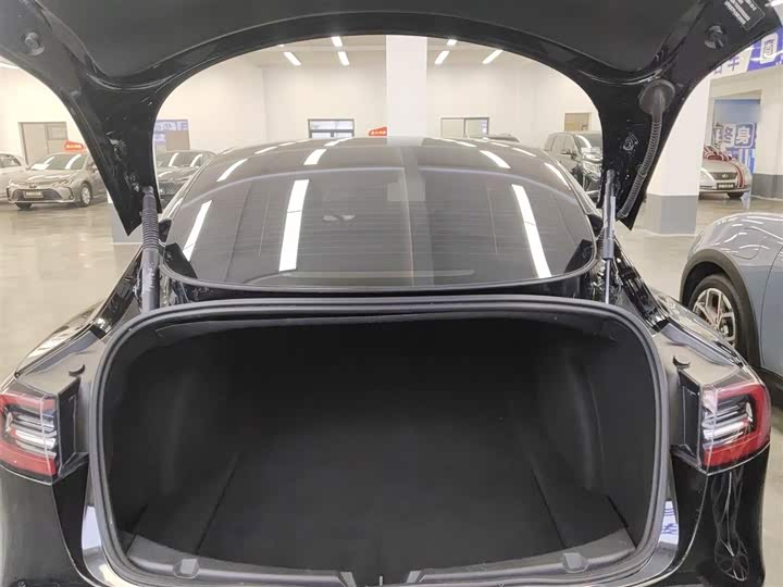 Фото 19 - Tesla Model 3