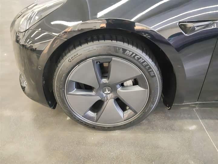 Фото 23 - Tesla Model 3