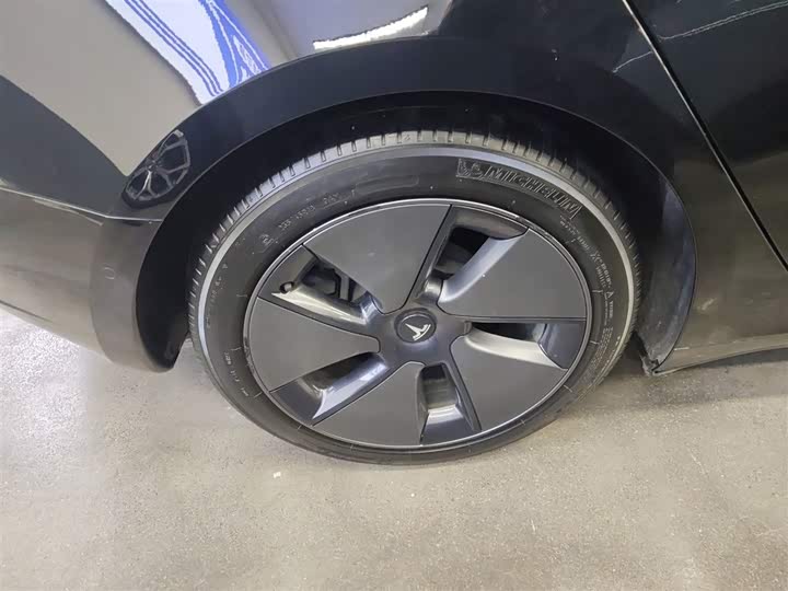 Фото 26 - Tesla Model 3