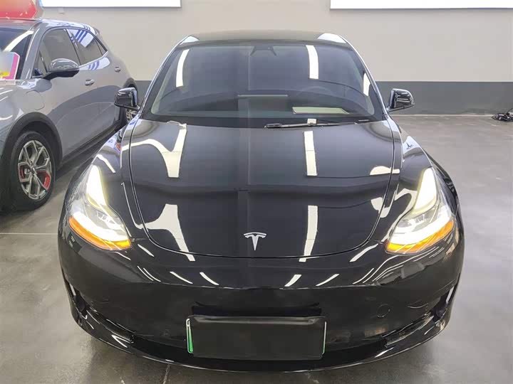 Фото 3 - Tesla Model 3