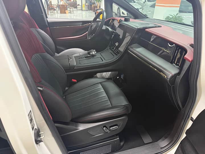 Фото 10 - GAC Trumpchi M8