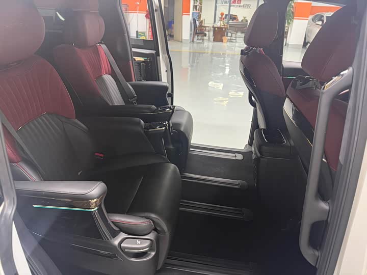 Фото 11 - GAC Trumpchi M8