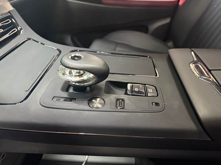 Фото 25 - GAC Trumpchi M8