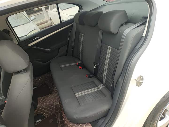 Фото 17 - Volkswagen Lavida