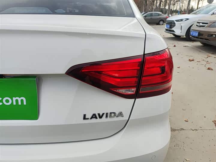 Фото 8 - Volkswagen Lavida