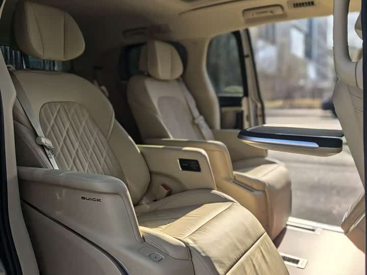 Фото 10 - Buick GL8 ES