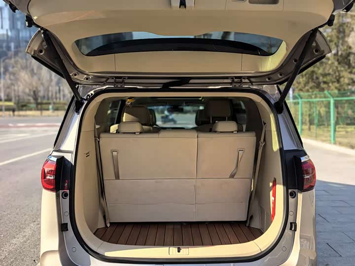 Фото 19 - Buick GL8 ES