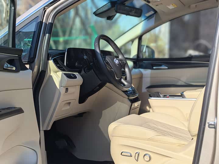 Фото 4 - Buick GL8 ES