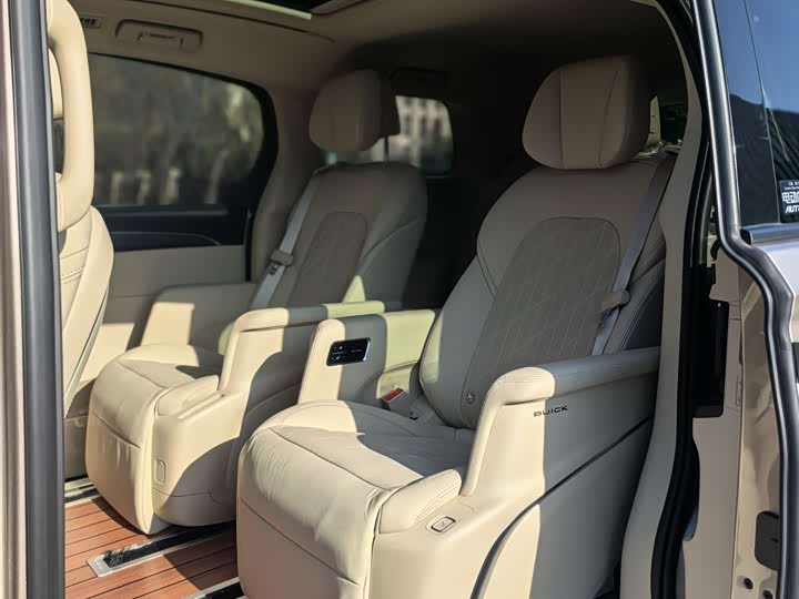 Фото 5 - Buick GL8 ES