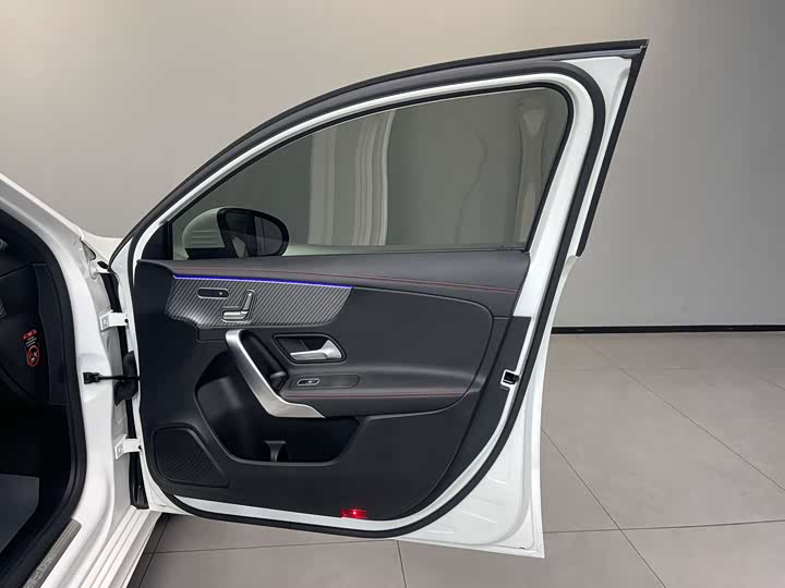 Фото 13 - Mercedes-Benz A-Class