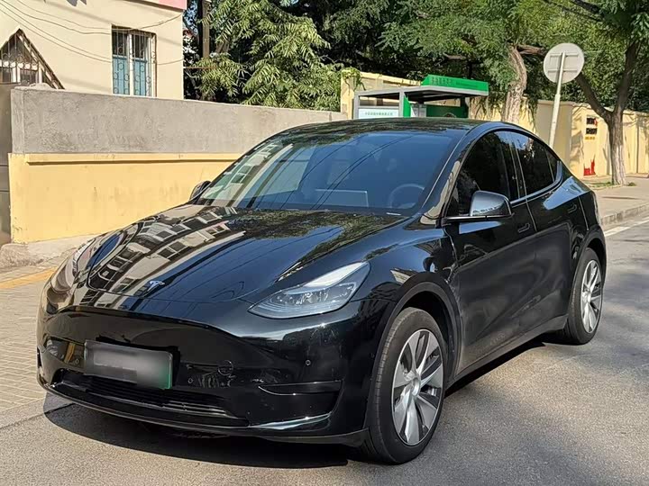 Фото 1 - Tesla Model Y