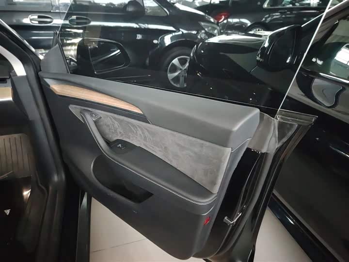 Фото 15 - Tesla Model Y