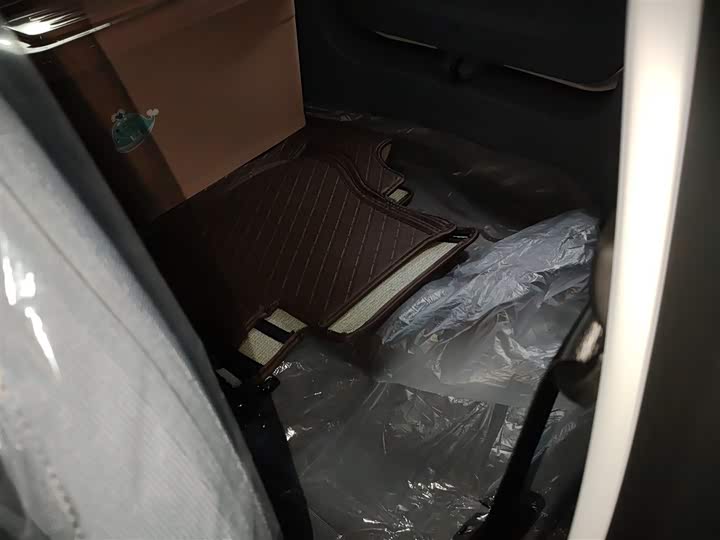 Фото 14 - Bestune Pony