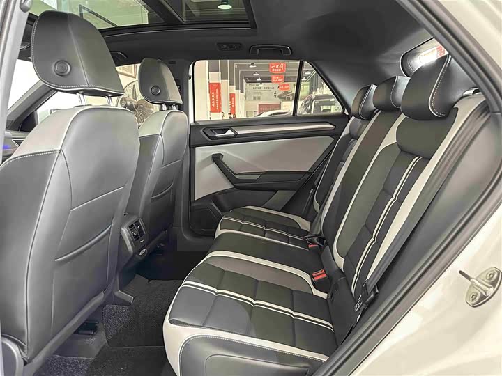 Фото 5 - Volkswagen T-Roc