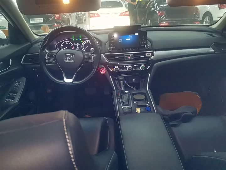 Фото 10 - Honda Inspire