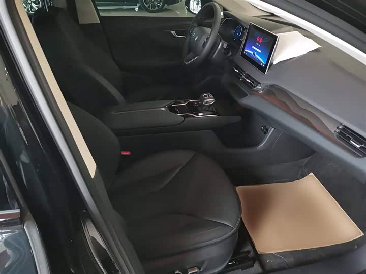 Фото 11 - Hongqi E-QM5