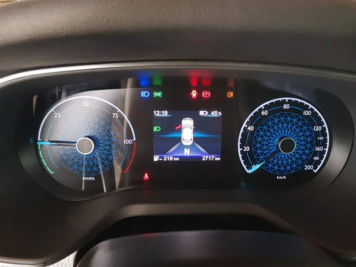 Фото 15 - Hongqi E-QM5