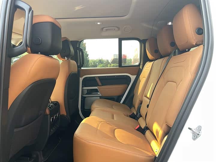 Фото 7 - Land Rover Defender