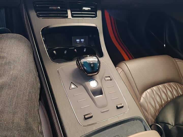 Фото 14 - BYD Han