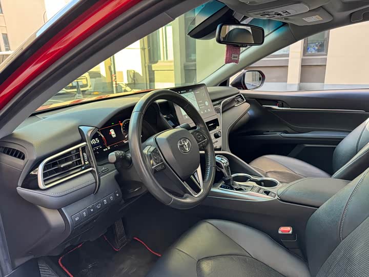 Фото 18 - Toyota Camry