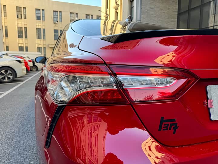 Фото 22 - Toyota Camry